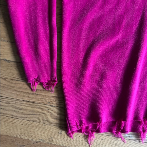 Women’s Forever 21 Distressed Fuchsia Turtleneck Sweater Size M Casual,Oversized - Picture 3 of 11